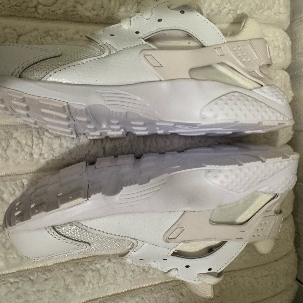 Nike Air Huaraches - Size 1Y - Worn once - No Box - 2 tone White - Picture 4 of 9
